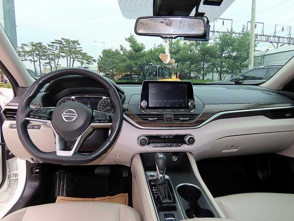 Nissan Altima - Vista 7