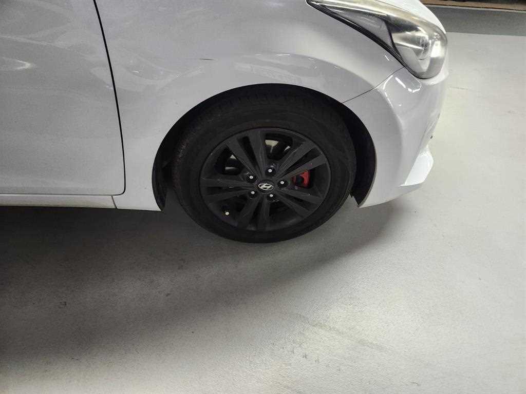 HYUNDAI Avante - Vista 11