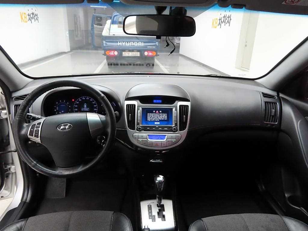 HYUNDAI Avante - Vista 6