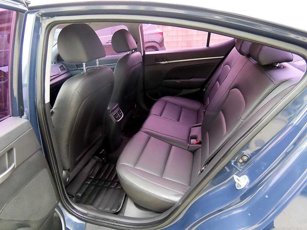 HYUNDAI Avante - Vista 6