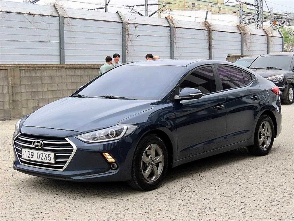 HYUNDAI Avante - Vista 2
