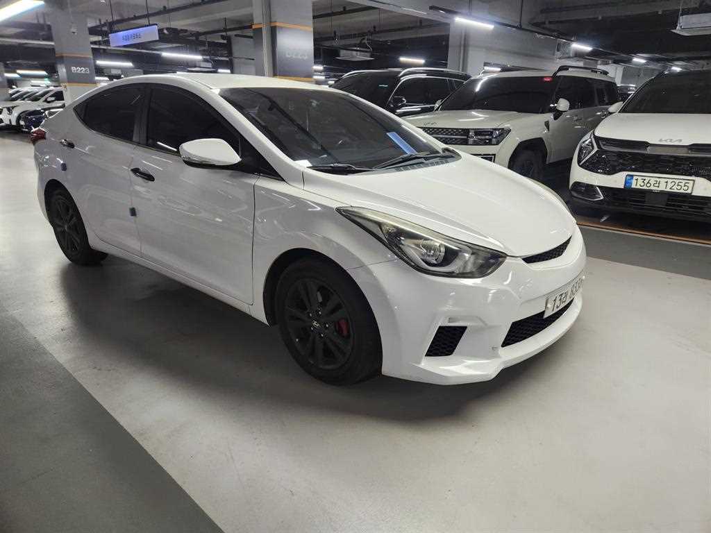 HYUNDAI Avante - Vista 2