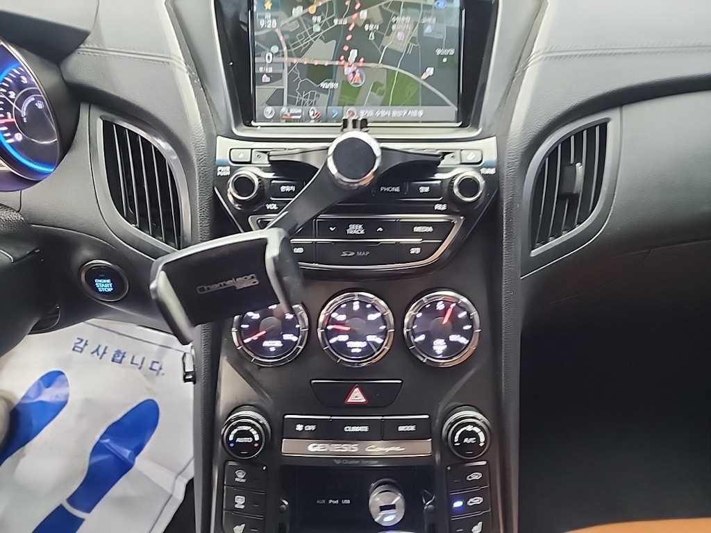 HYUNDAI Genesis - Vista 10