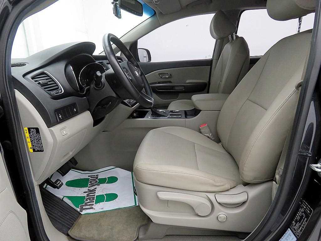 KIA Carnival - Vista 6