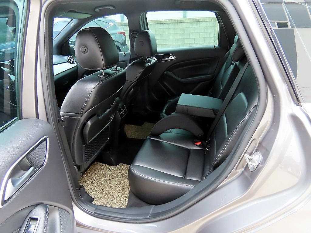 Mercedes Benz B Class (MY B) - Vista 6