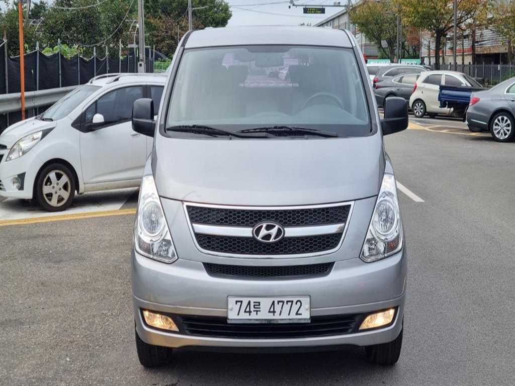 HYUNDAI Starex - Vista 2