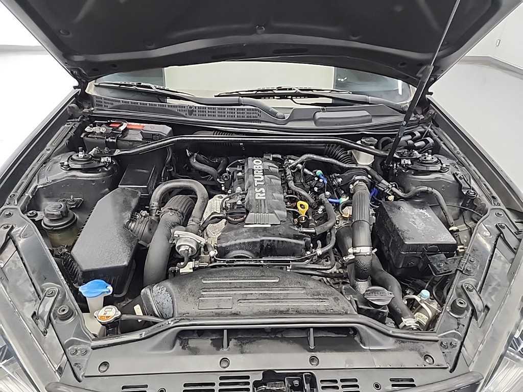 HYUNDAI Genesis - Vista 5