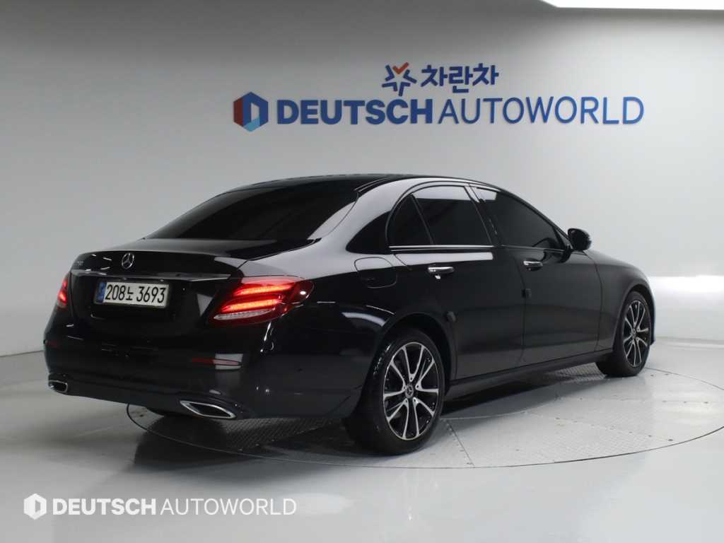 Mercedes Benz E class - Vista 2