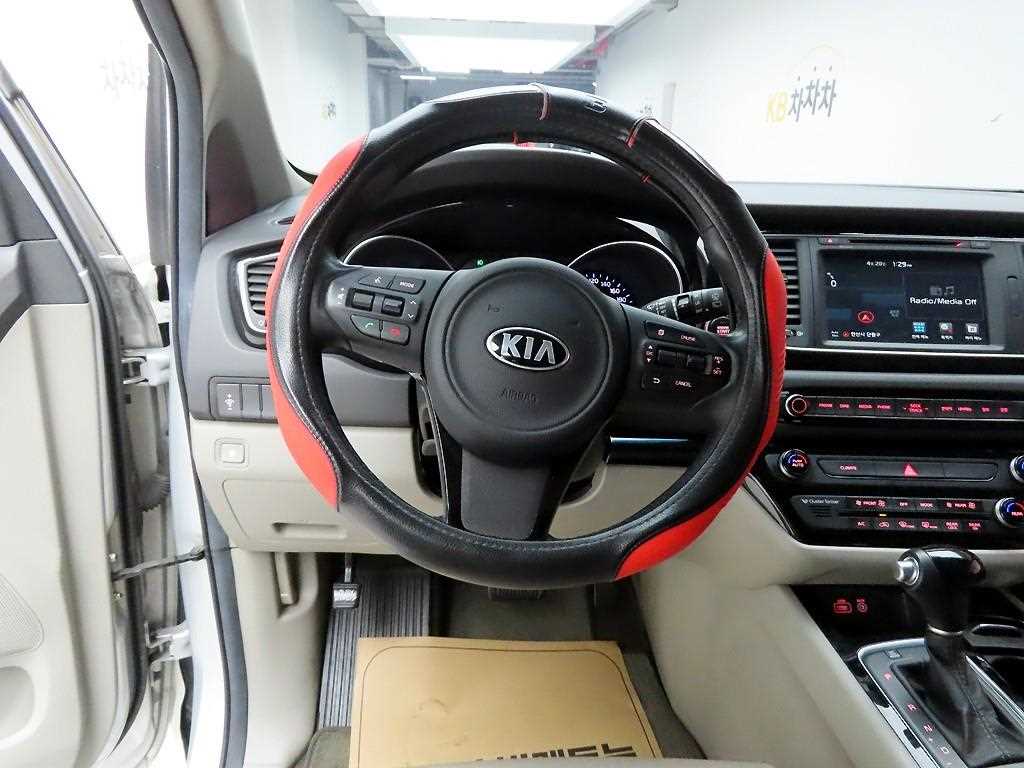 KIA Carnival - Vista 7