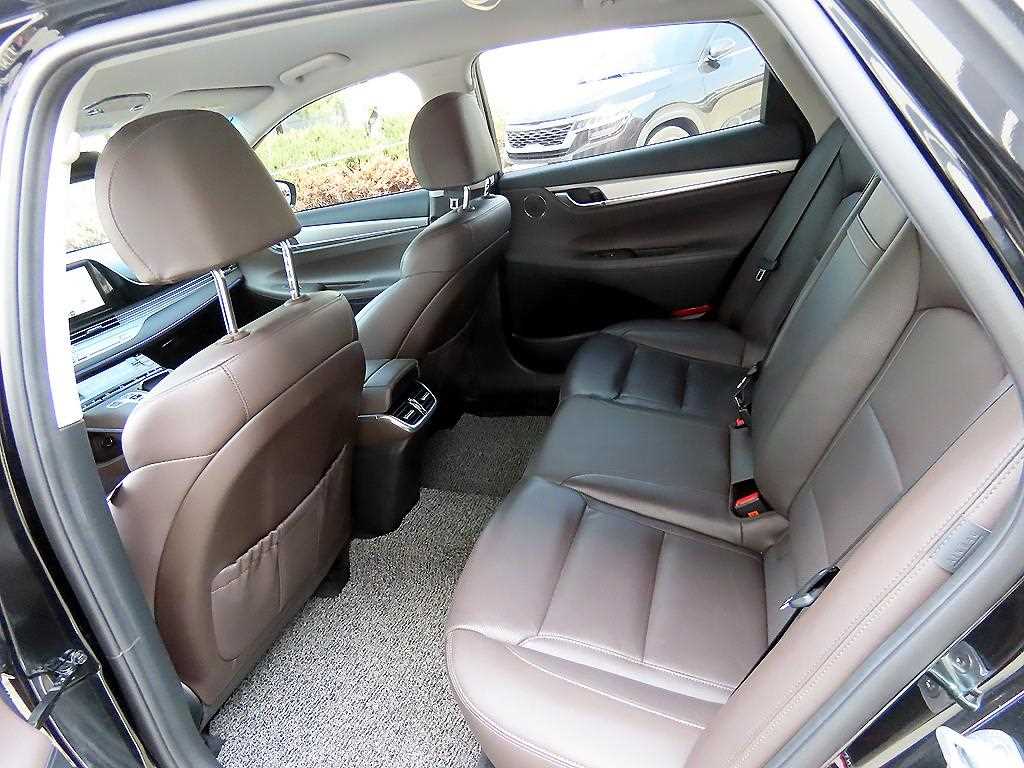 HYUNDAI Grandeur - Vista 6