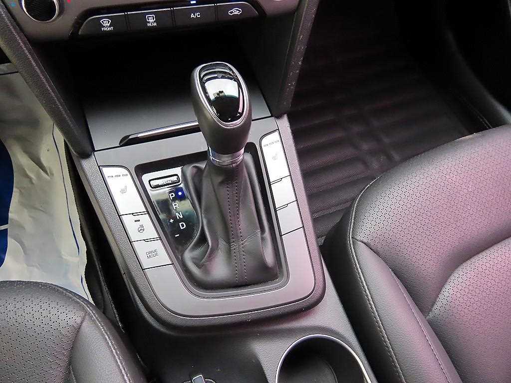 HYUNDAI Avante - Vista 10