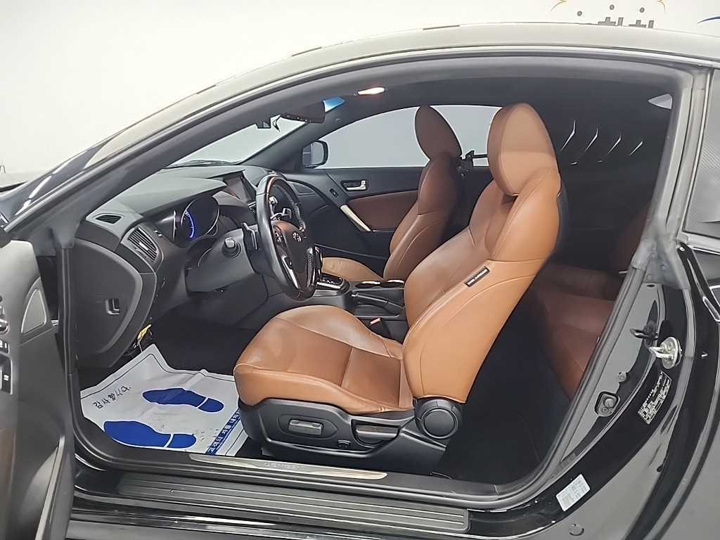 HYUNDAI Genesis - Vista 11
