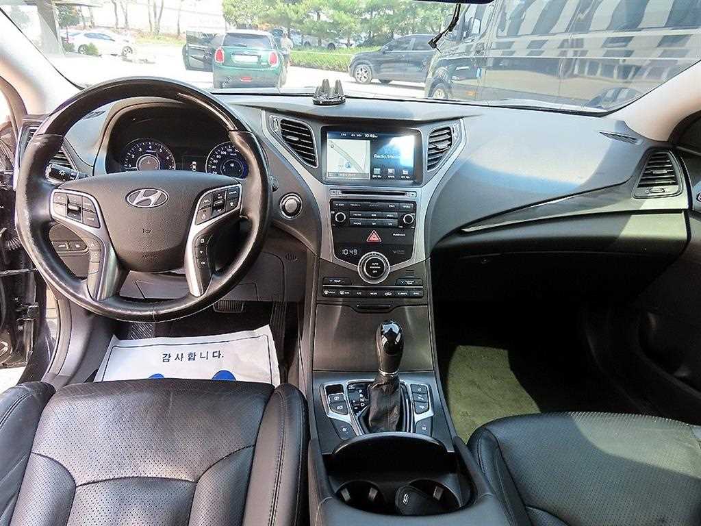 HYUNDAI Grandeur - Vista 7