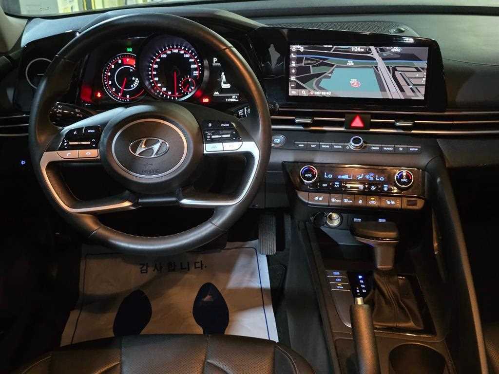 HYUNDAI Avante - Vista 10