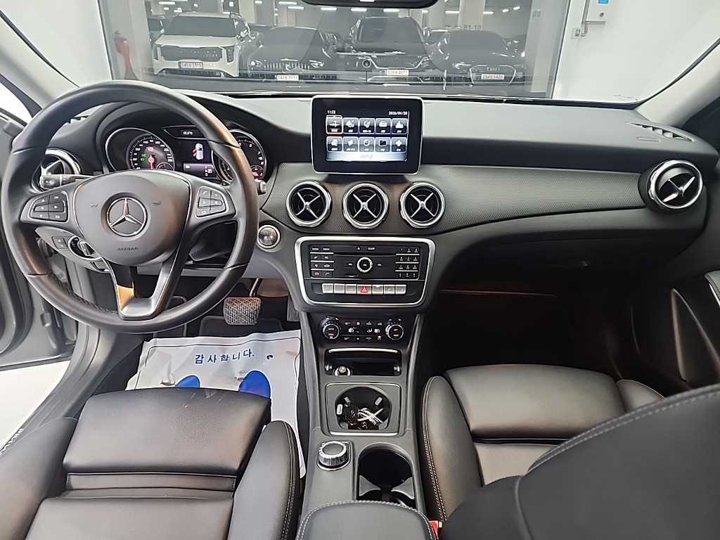 Mercedes Benz GLA Class - Vista 7