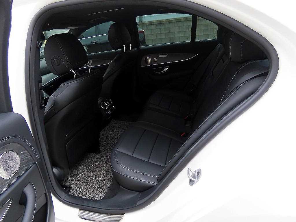 Mercedes Benz E class - Vista 6