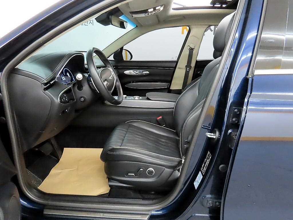 Genesis GV70 - Vista 5