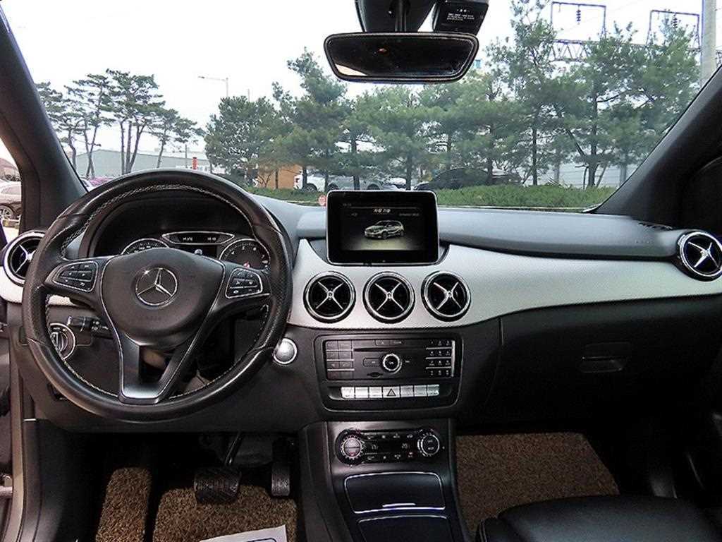 Mercedes Benz B Class (MY B) - Vista 7
