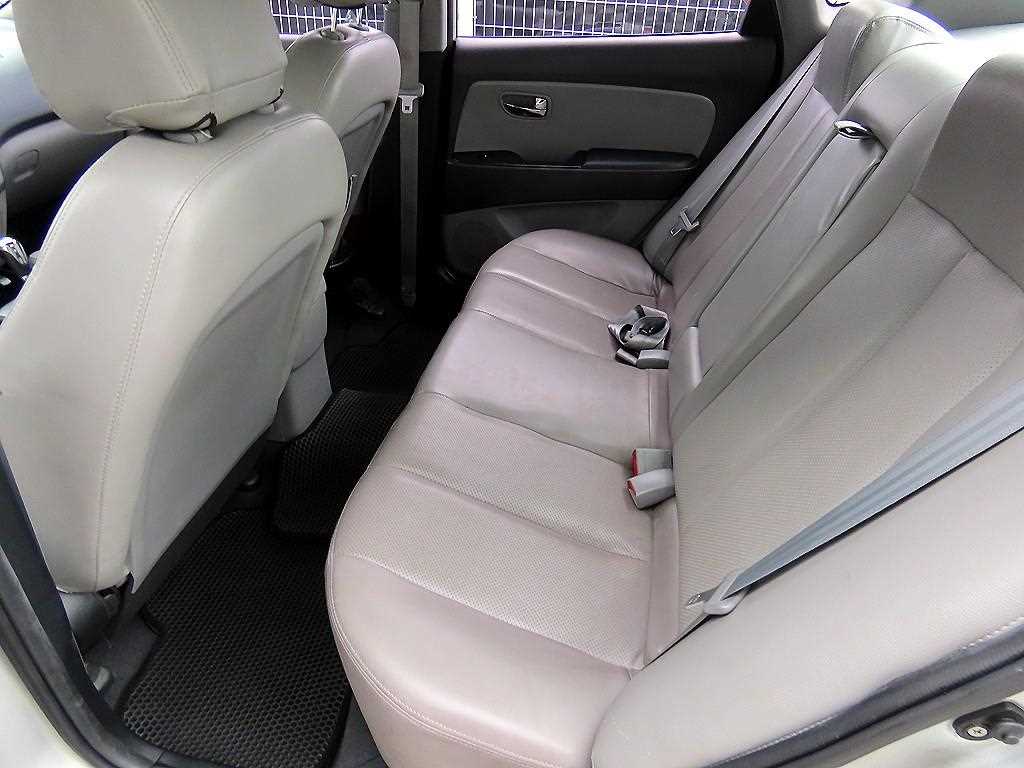 HYUNDAI Avante - Vista 6