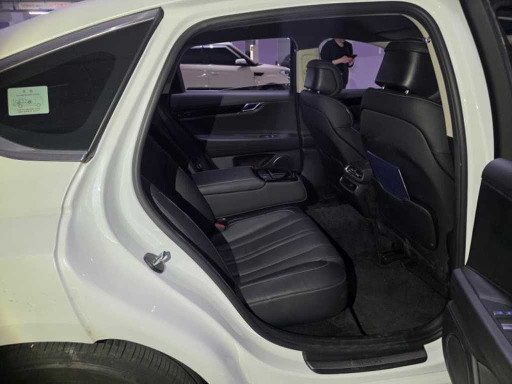 Genesis G80 - Vista 9