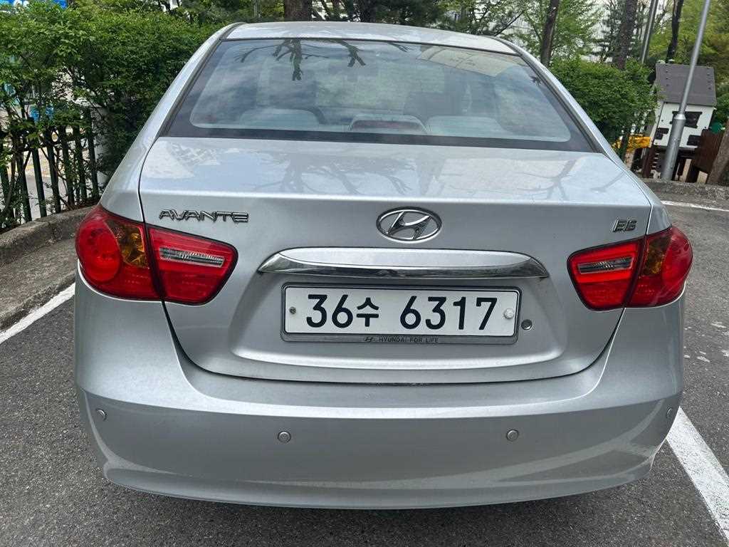 HYUNDAI Avante - Vista 2