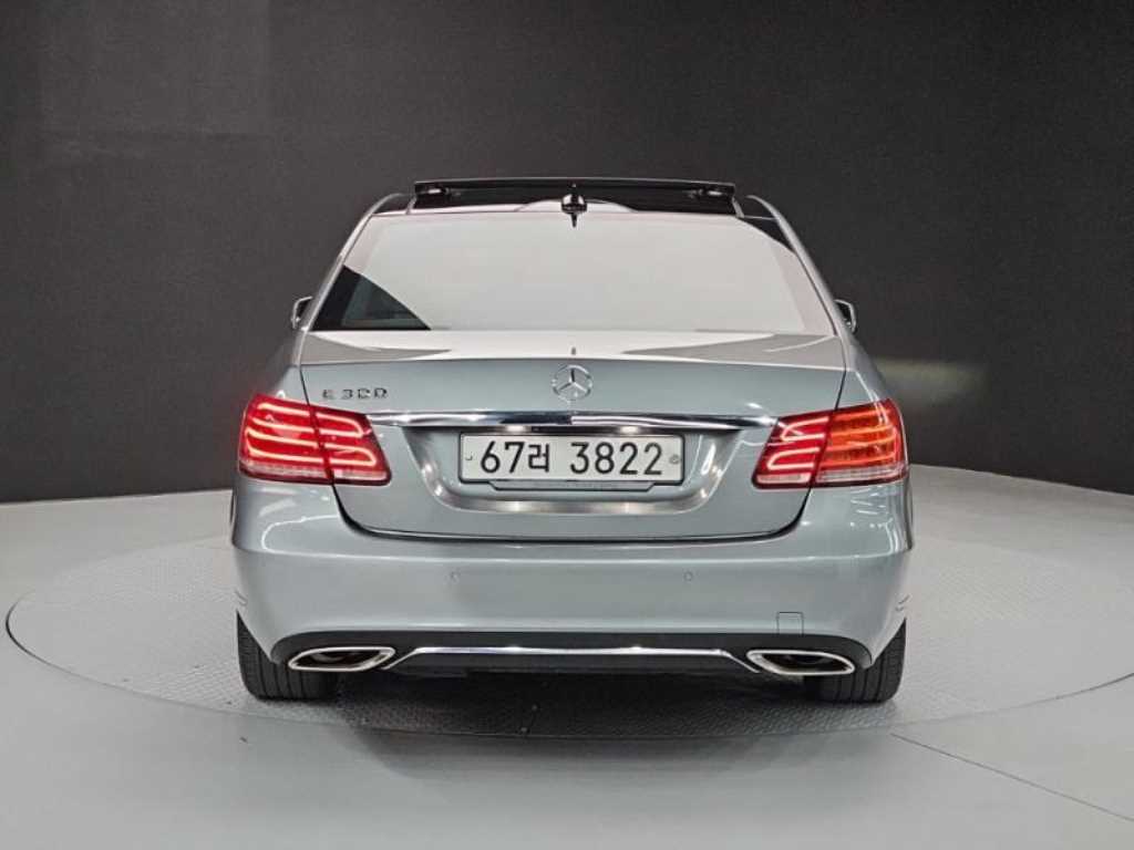 Mercedes Benz E class - Vista 4