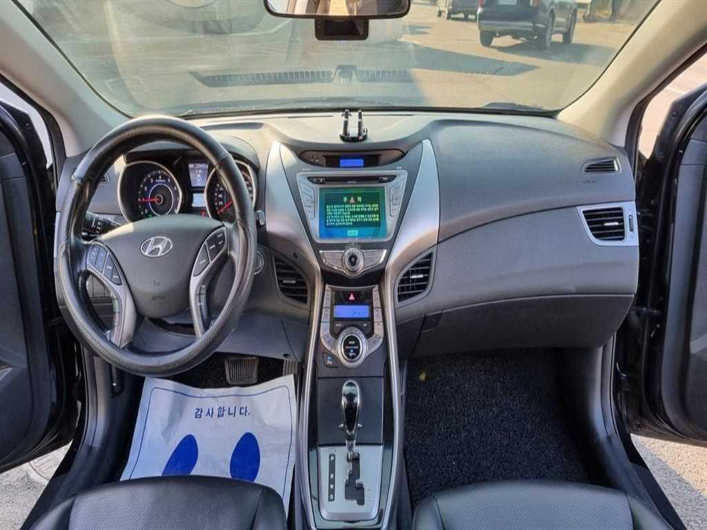 HYUNDAI Avante - Vista 7