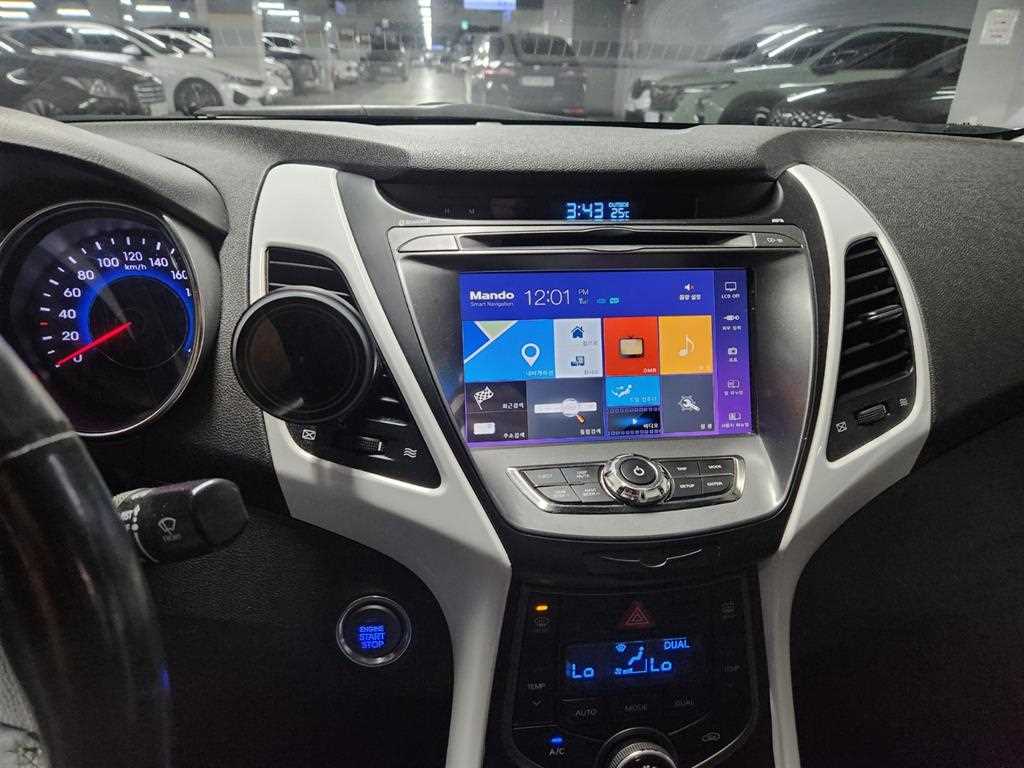 HYUNDAI Avante - Vista 7