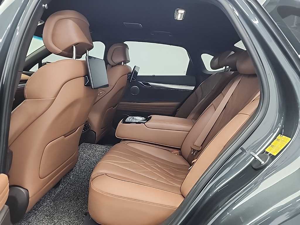 Genesis G80 - Vista 12