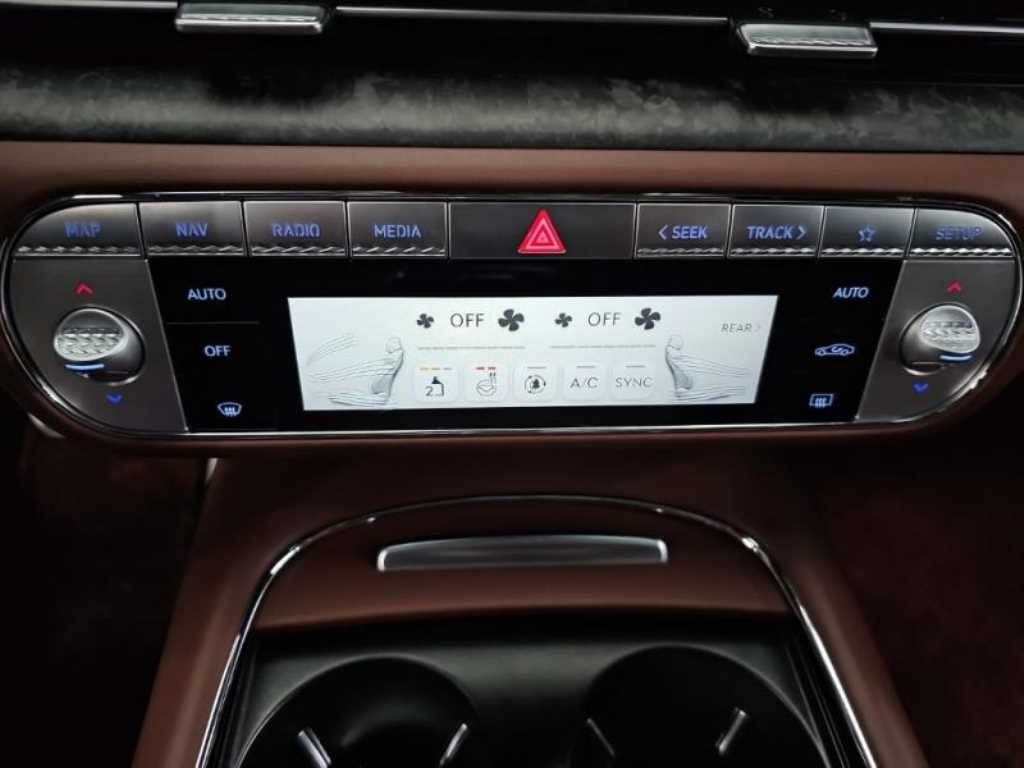 Genesis G90 - Vista 8