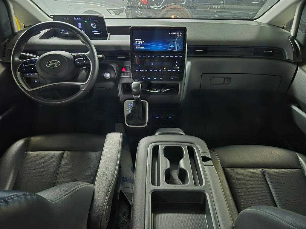 HYUNDAI Staria - Vista 8