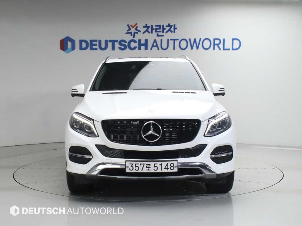 Mercedes Benz GLE Class - Vista 3