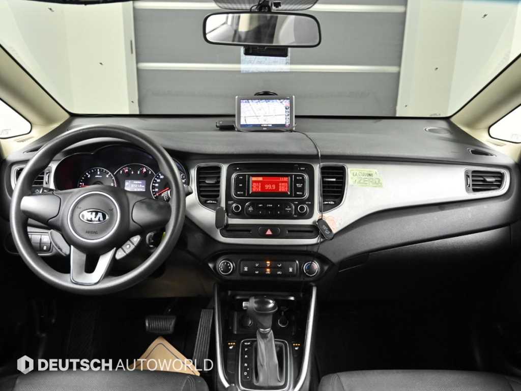 KIA Carens - Vista 7
