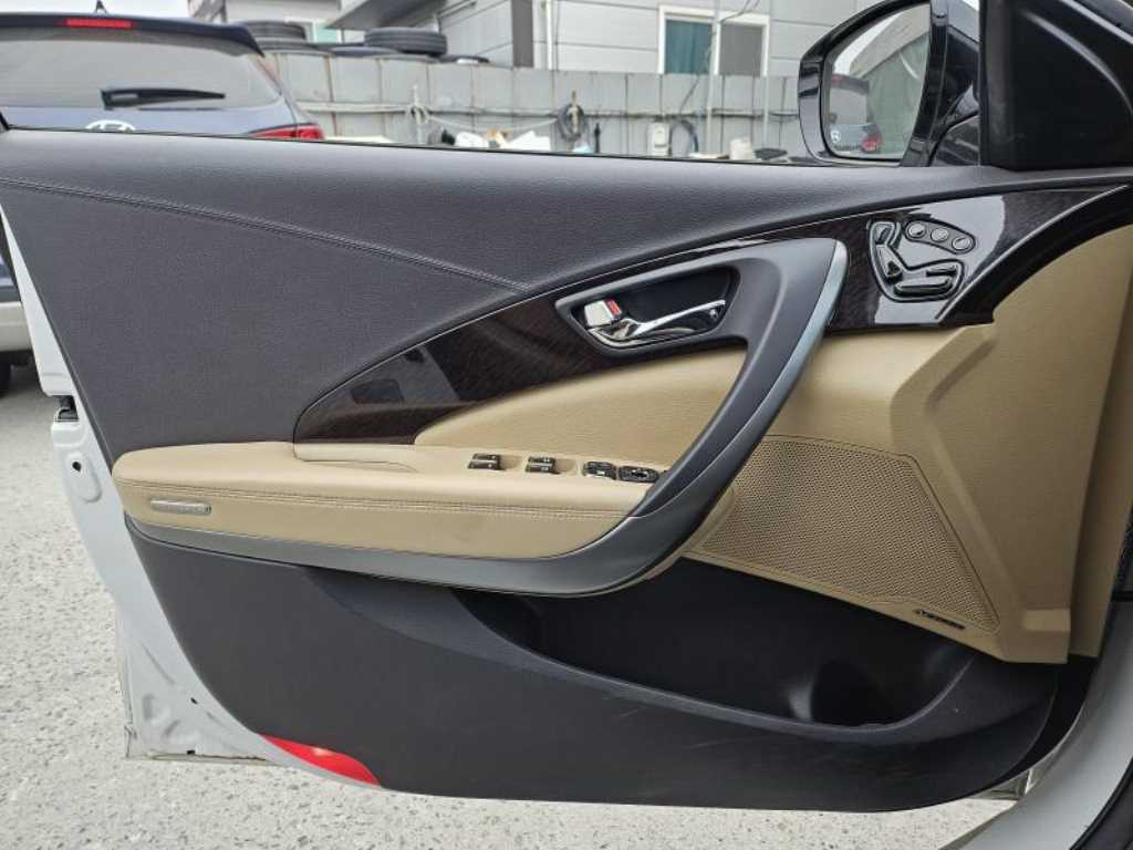 HYUNDAI Grandeur - Vista 10