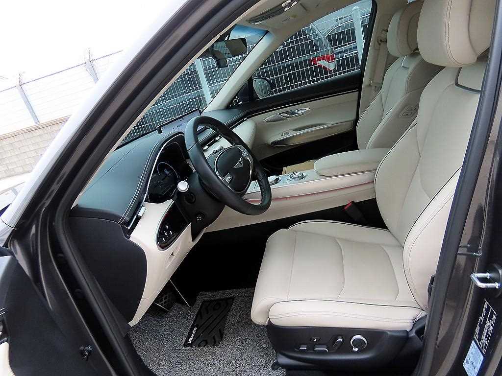 Genesis GV70 - Vista 5