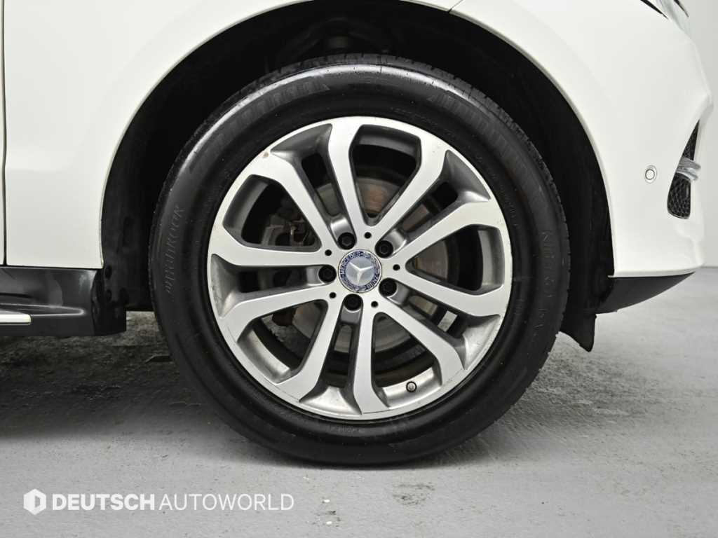 Mercedes Benz GLE Class - Vista 5