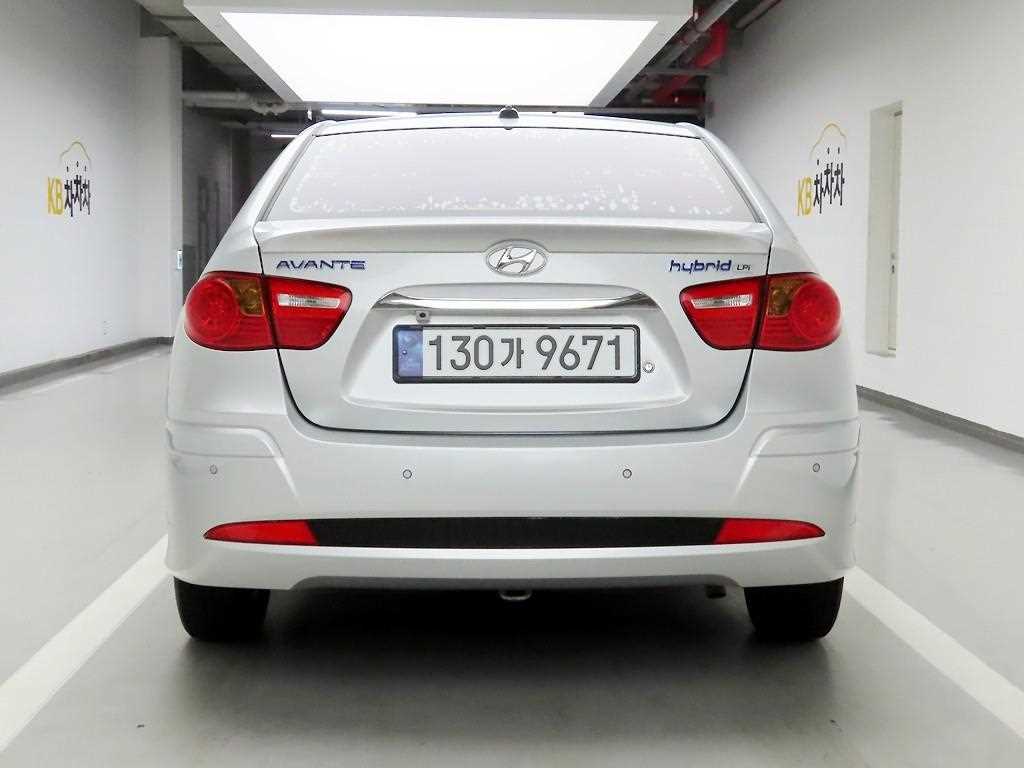 HYUNDAI Avante - Vista 3