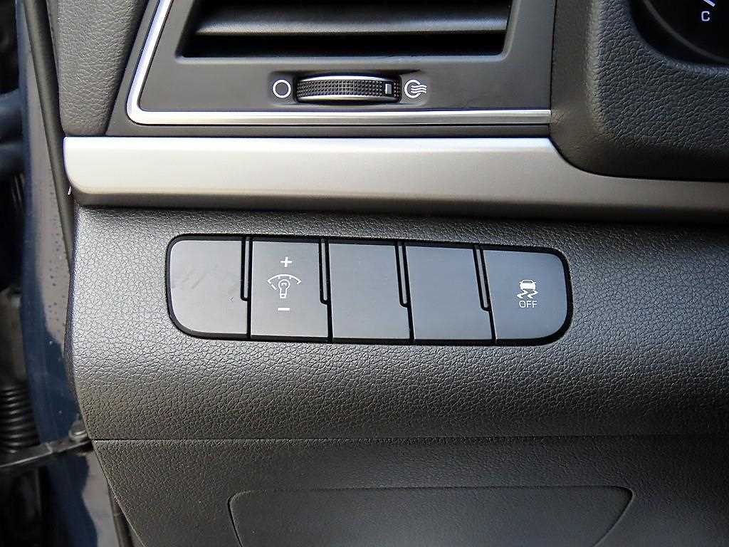 HYUNDAI Avante - Vista 12