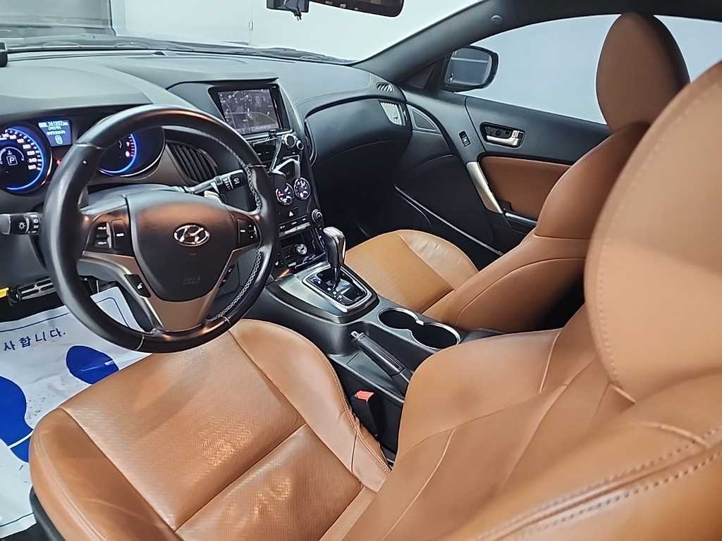 HYUNDAI Genesis - Vista 7