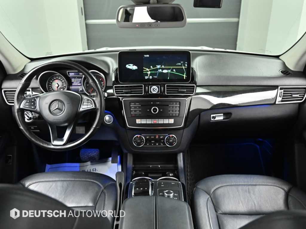 Mercedes Benz GLE Class - Vista 7