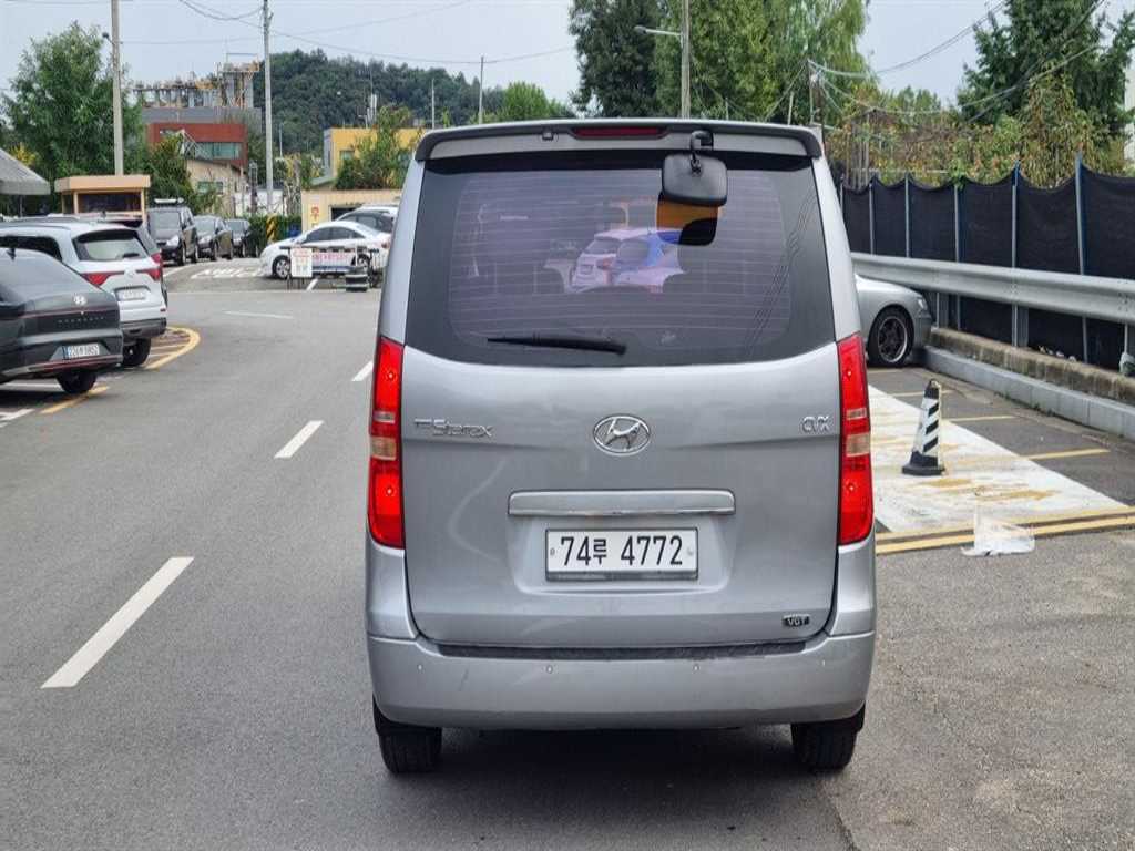 HYUNDAI Starex - Vista 5