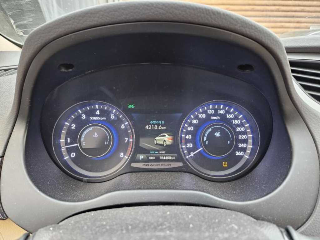 HYUNDAI Grandeur - Vista 5