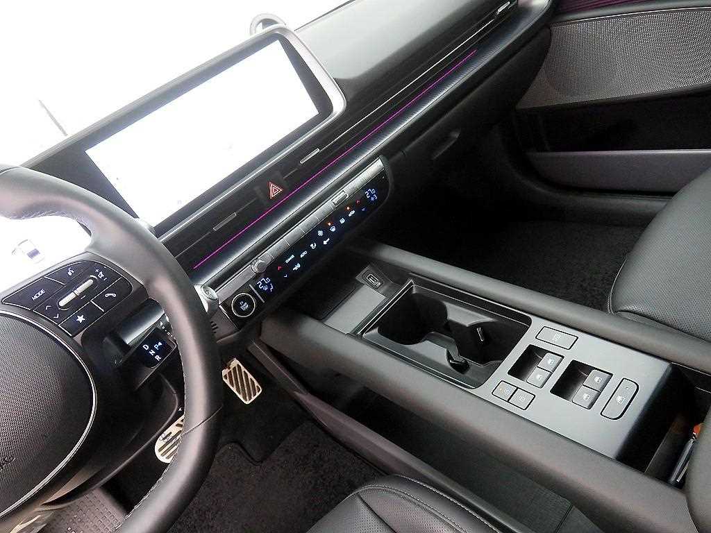 HYUNDAI Ioniq 6 - Vista 11