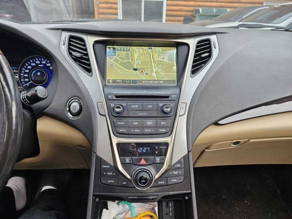 HYUNDAI Grandeur - Vista 6