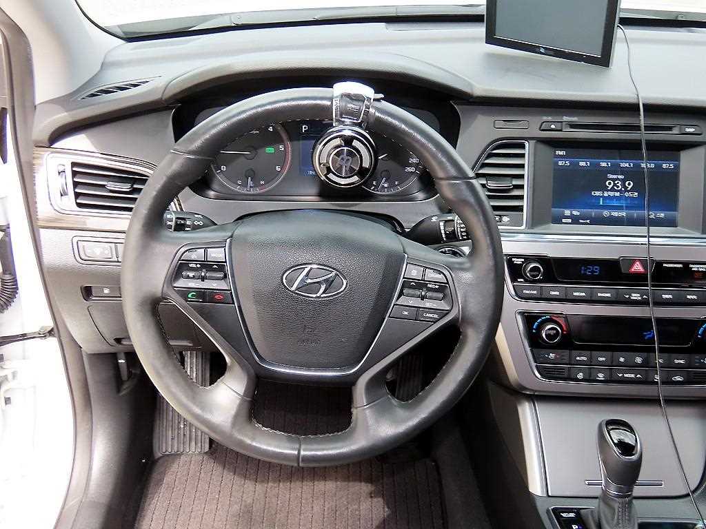 HYUNDAI Sonata - Vista 8