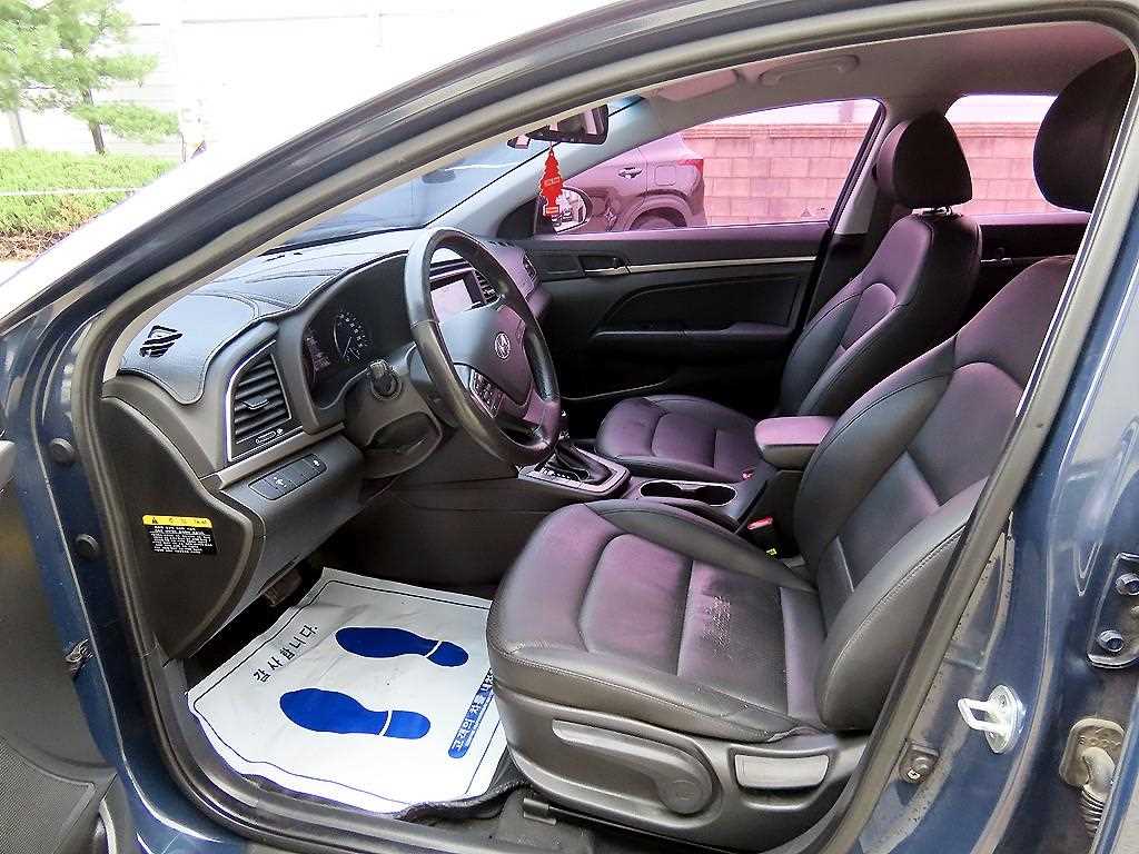 HYUNDAI Avante - Vista 5