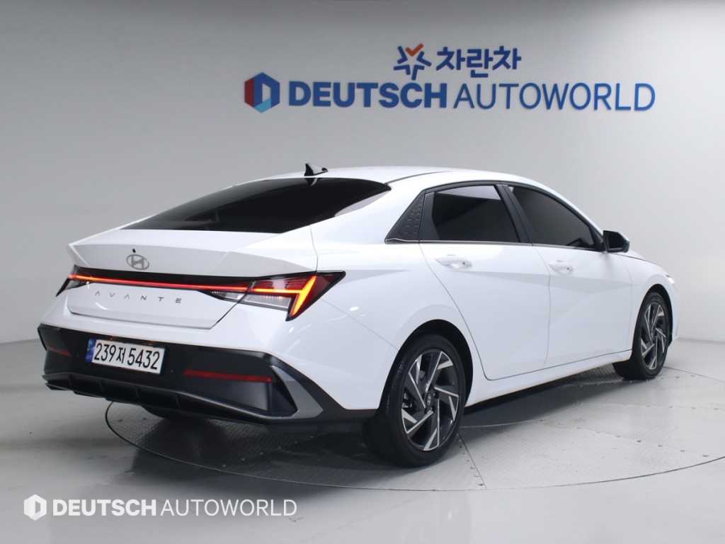 HYUNDAI Avante - Vista 2