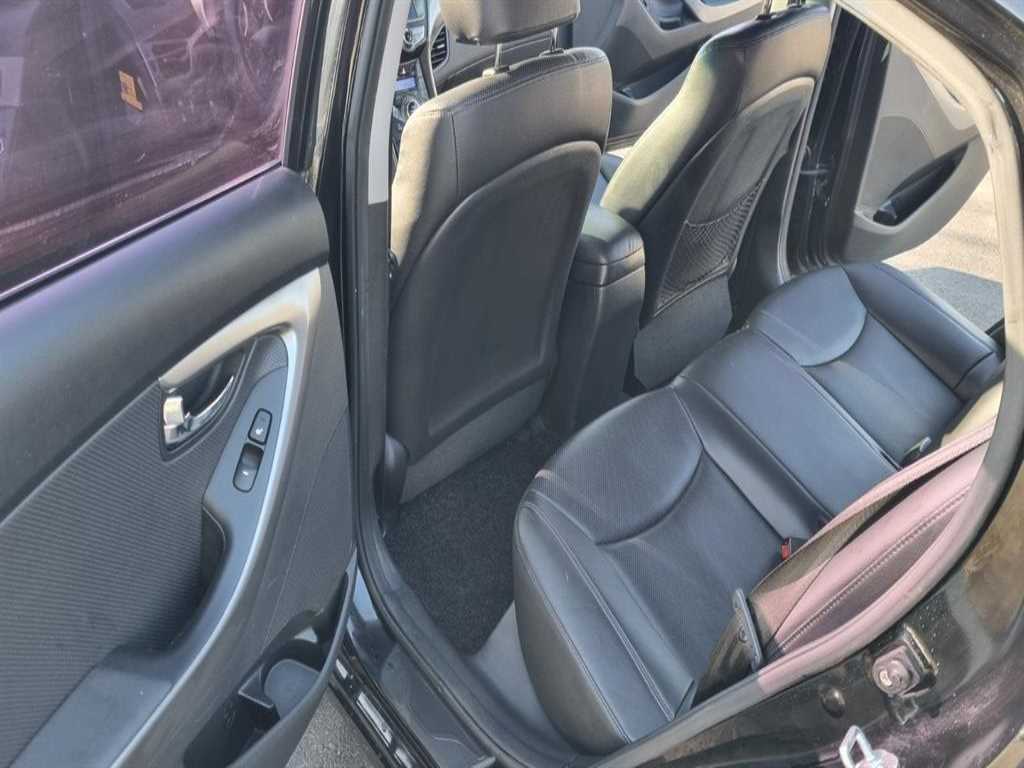 HYUNDAI Avante - Vista 12