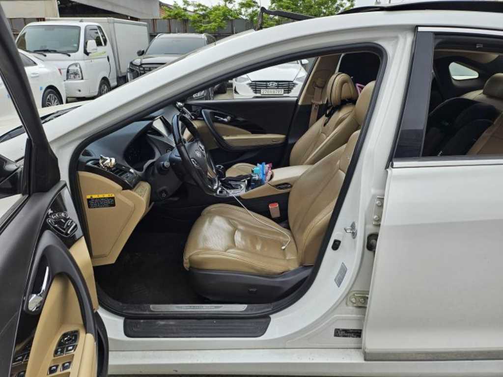 HYUNDAI Grandeur - Vista 12