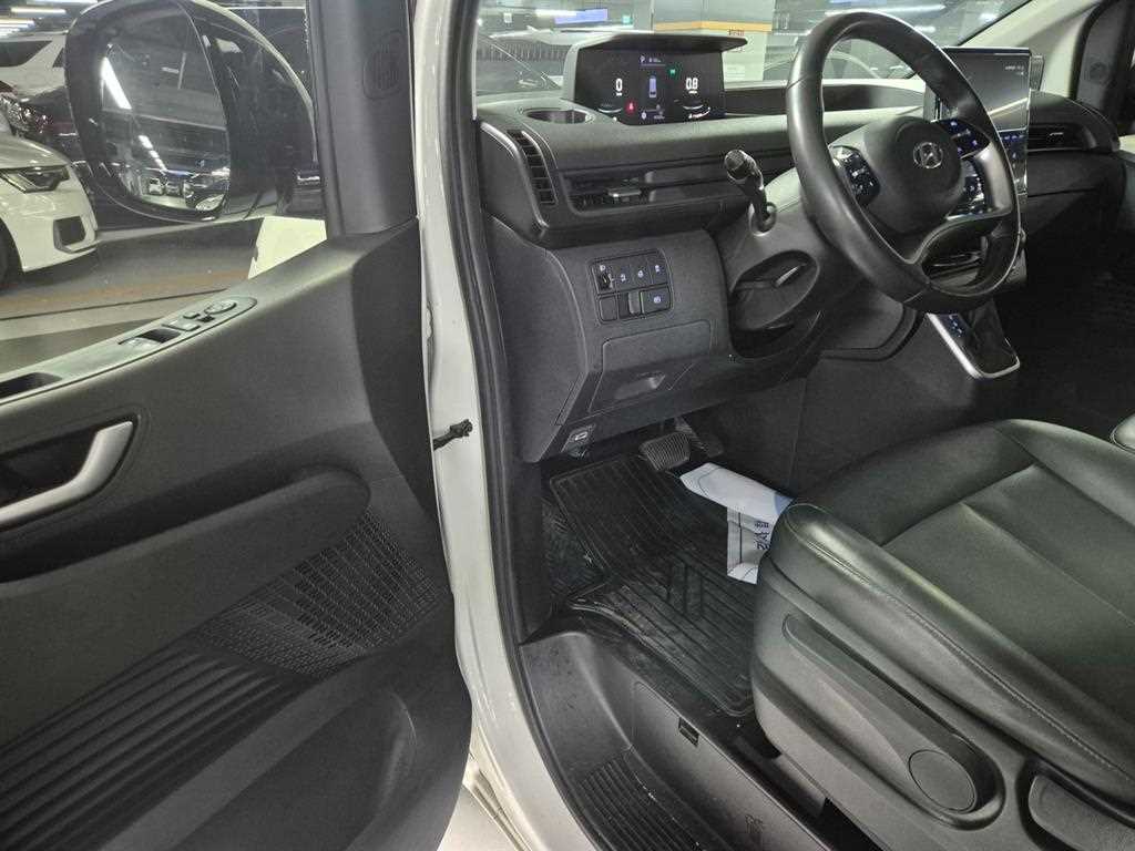 HYUNDAI Staria - Vista 11